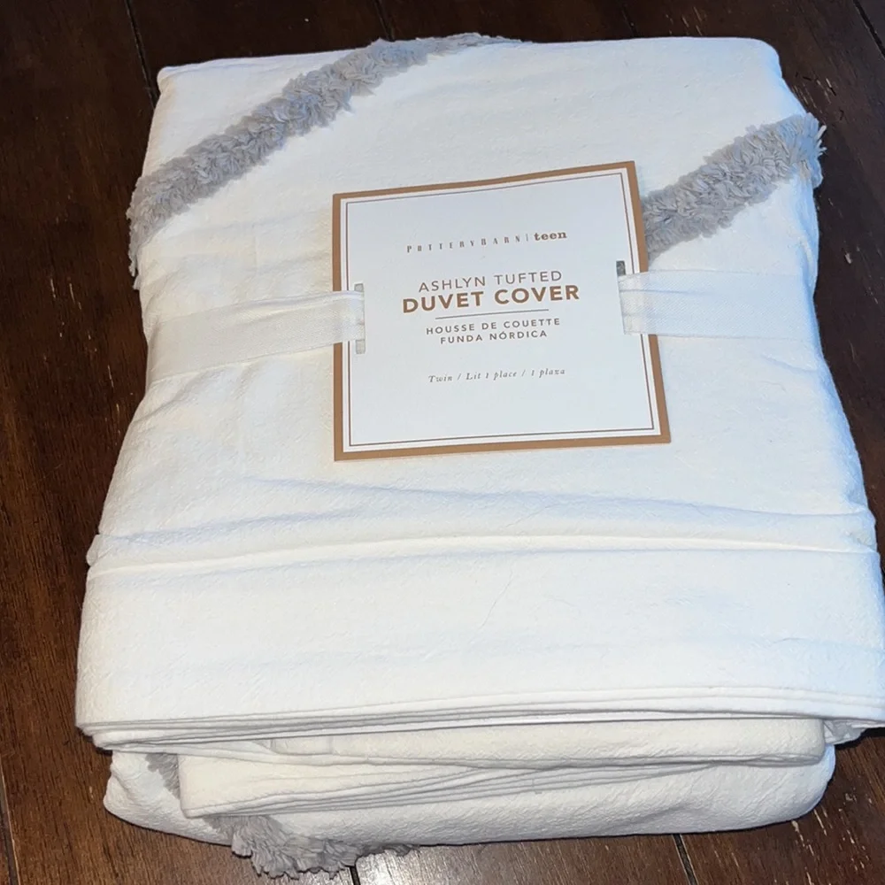 Pottery Barn Ashlyn Tufted Organic Duvet Cover Twin NWT